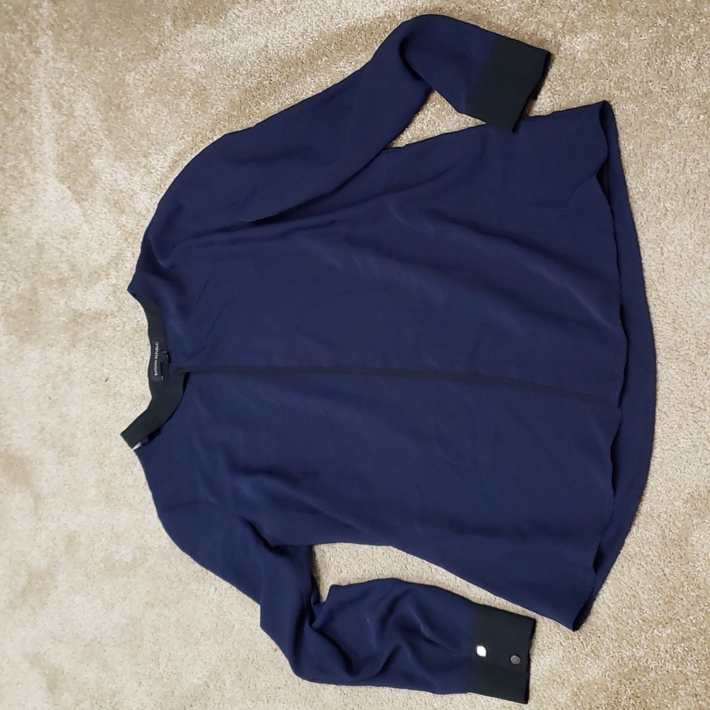 BANANA REPUBLIC size small navy and black blouse